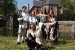 http://www.cauldronlarp.eu/Fotos/elffair/editie2007/nadine/eff20072054med.jpg